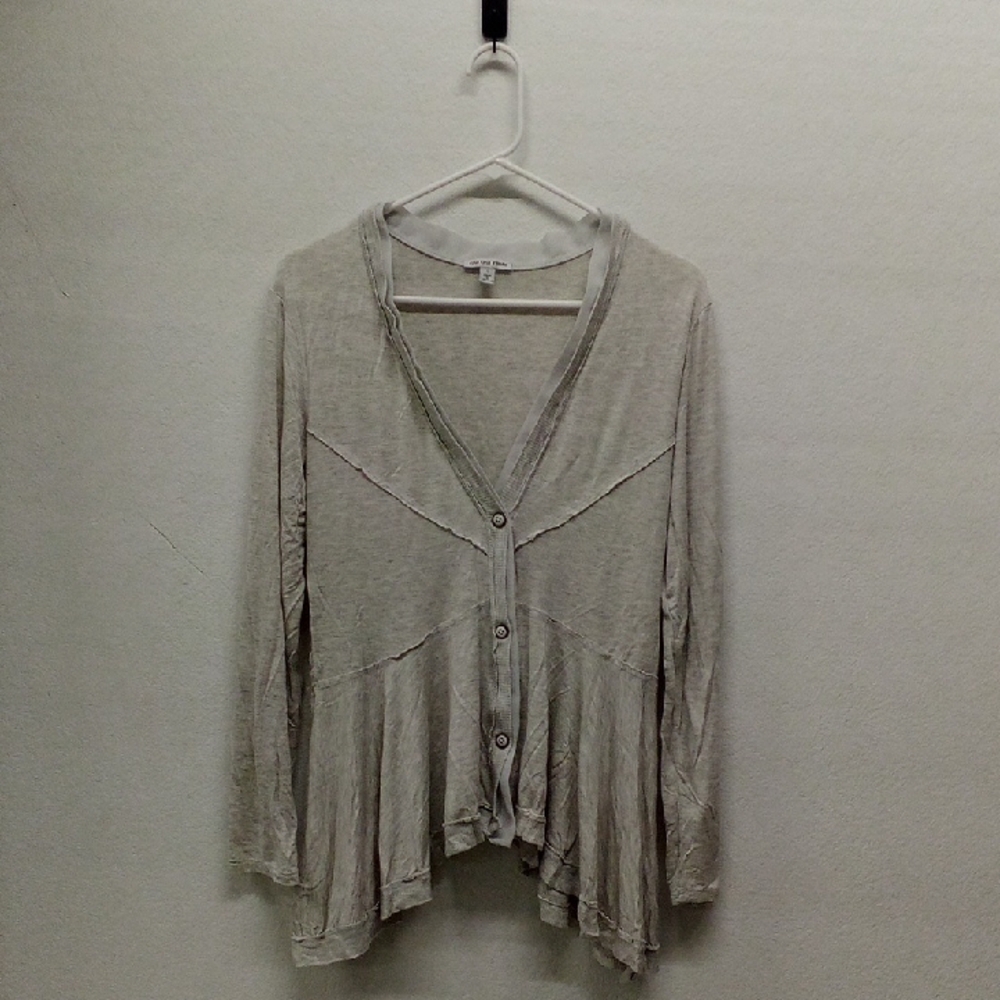 Cha Cha Vente Light Gray Button Down Long Sleeve Top
